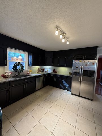 405 Robins St, E, Lawrenceburg, TN 38464