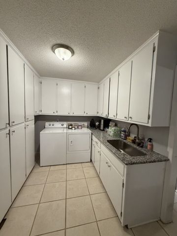 405 Robins St, E, Lawrenceburg, TN 38464