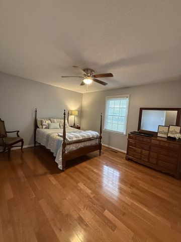 405 Robins St, E, Lawrenceburg, TN 38464