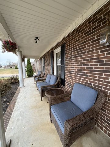 405 Robins St, E, Lawrenceburg, TN 38464
