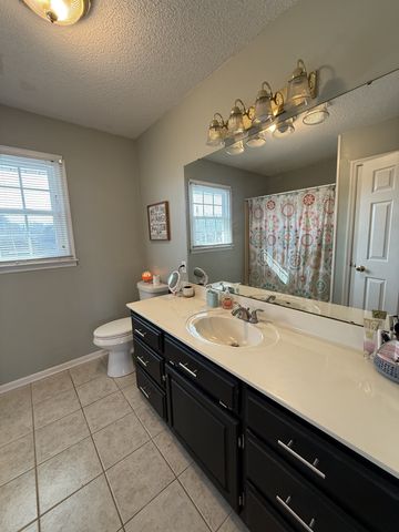 405 Robins St, E, Lawrenceburg, TN 38464