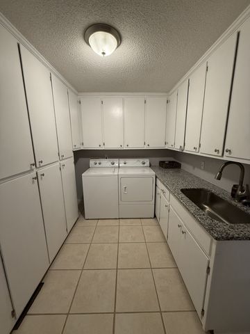 405 Robins St, E, Lawrenceburg, TN 38464
