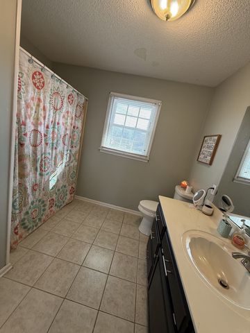 405 Robins St, E, Lawrenceburg, TN 38464