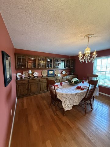 405 Robins St, E, Lawrenceburg, TN 38464