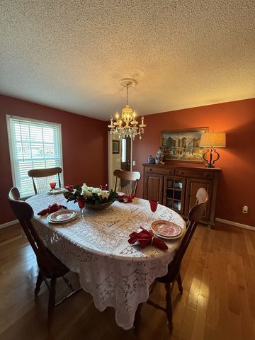 405 Robins St, E, Lawrenceburg, TN 38464
