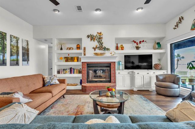 2017 Jessica Way, Navarre, FL 32566