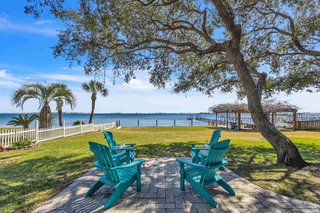 2017 Jessica Way, Navarre, FL 32566