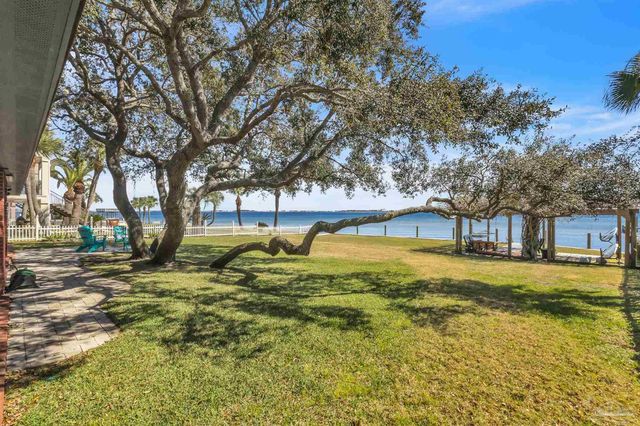 2017 Jessica Way, Navarre, FL 32566
