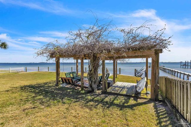 2017 Jessica Way, Navarre, FL 32566