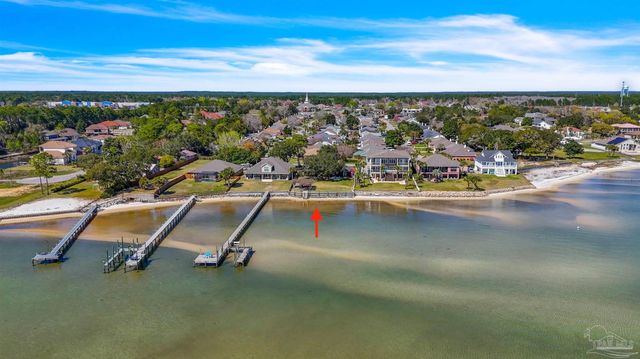 2017 Jessica Way, Navarre, FL 32566