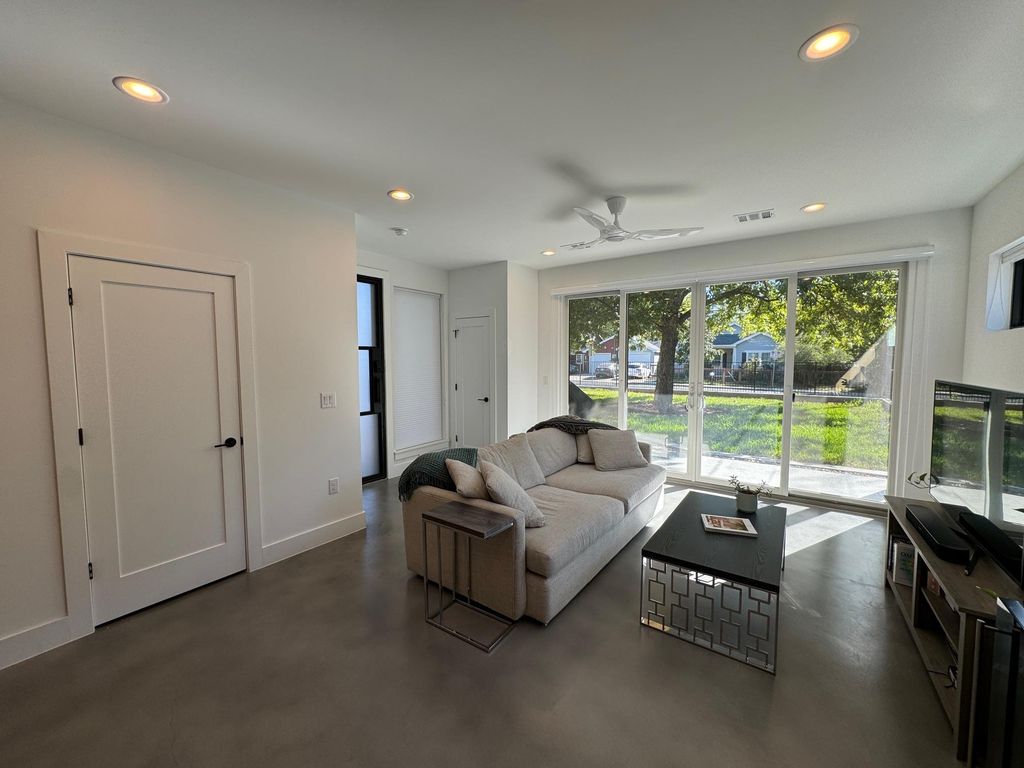 1204 Redd ST 2, Austin, TX 78745