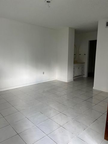 8879 Fontainebleau Boulevard 206, Miami, FL 33172