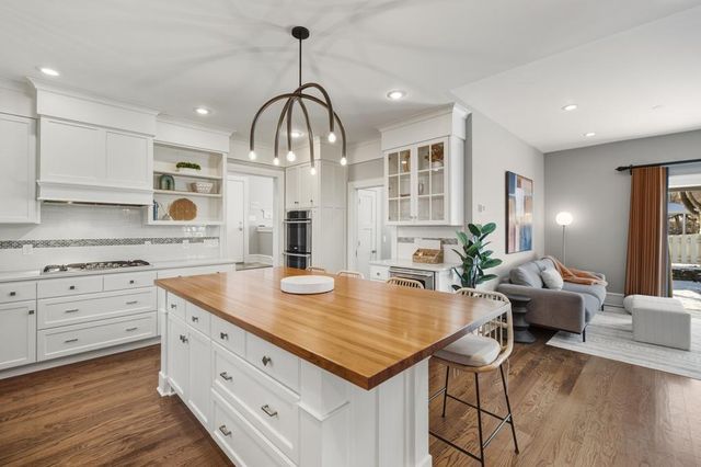 185 W Lake Street, Excelsior, MN 55331