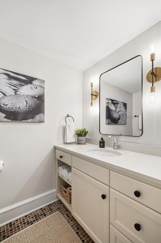 185 W Lake Street, Excelsior, MN 55331