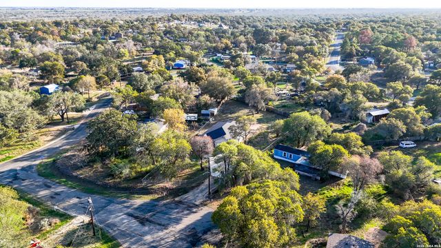4606 Lee Way, Elmendorf, TX 78112