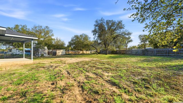 4606 Lee Way, Elmendorf, TX 78112