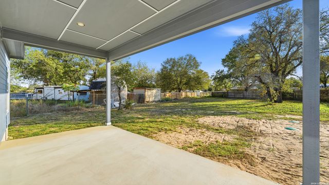 4606 Lee Way, Elmendorf, TX 78112