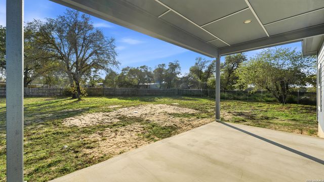 4606 Lee Way, Elmendorf, TX 78112