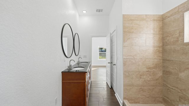 4606 Lee Way, Elmendorf, TX 78112