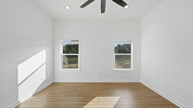 4606 Lee Way, Elmendorf, TX 78112