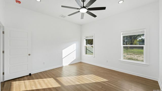 4606 Lee Way, Elmendorf, TX 78112