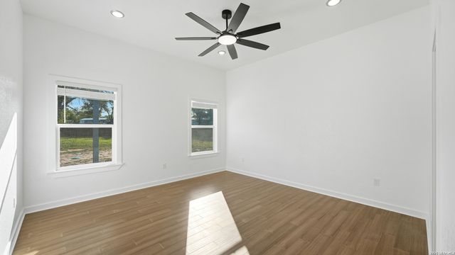 4606 Lee Way, Elmendorf, TX 78112