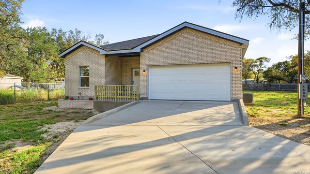 4606 Lee Way, Elmendorf, TX 78112