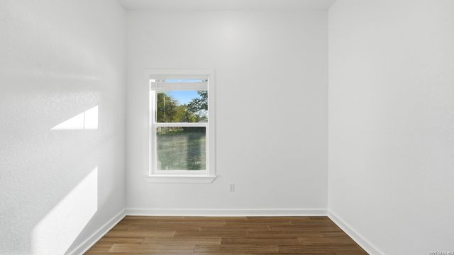 4606 Lee Way, Elmendorf, TX 78112