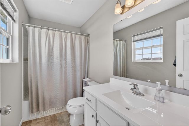 966 View Pointe Drive, Middleville, MI 49333