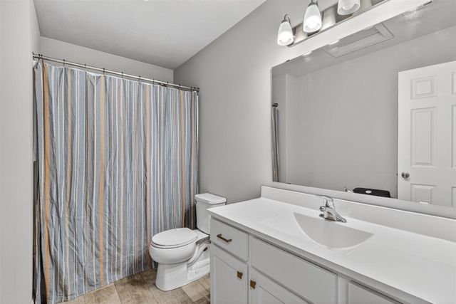 966 View Pointe Drive, Middleville, MI 49333