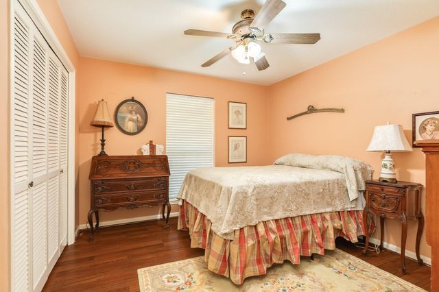 221 Banyan Street, Lake Jackson, TX 77566