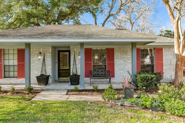 221 Banyan Street, Lake Jackson, TX 77566