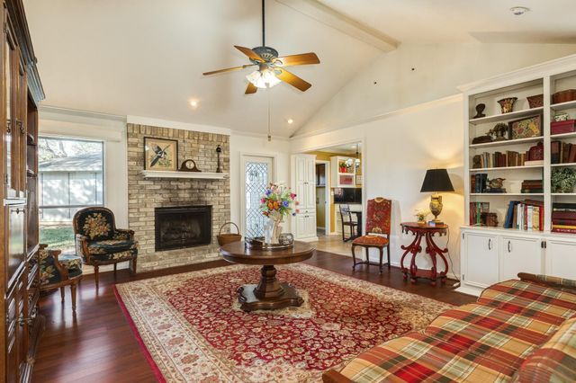 221 Banyan Street, Lake Jackson, TX 77566