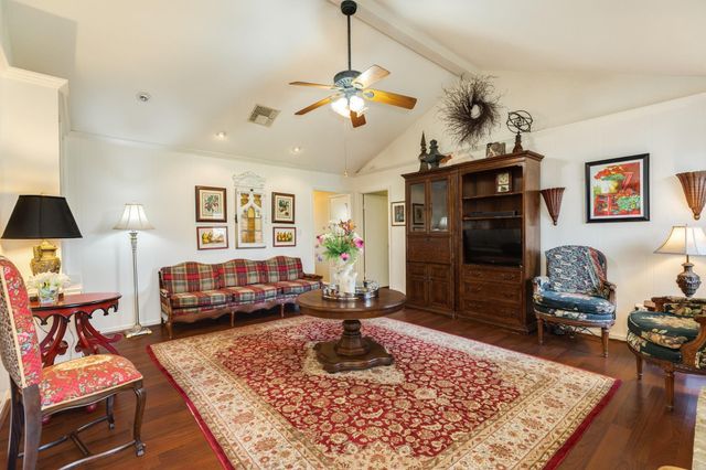 221 Banyan Street, Lake Jackson, TX 77566