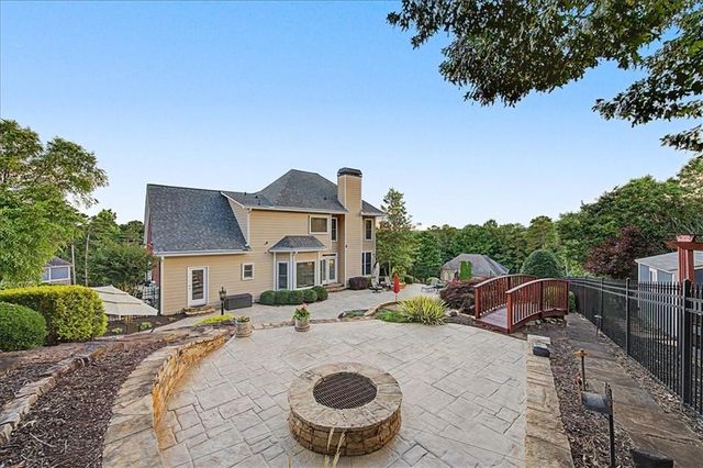 20 Lake Overlook Drive, White, GA 30184