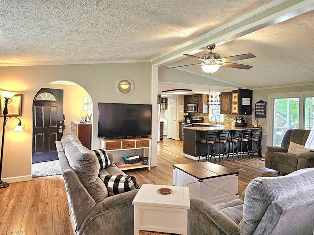 734 Pinehaven Drive, New London, NC 28127