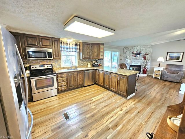 734 Pinehaven Drive, New London, NC 28127