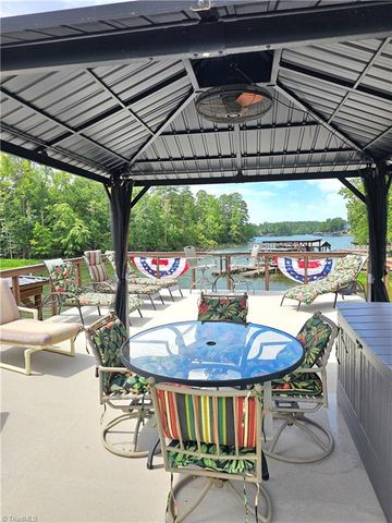734 Pinehaven Drive, New London, NC 28127