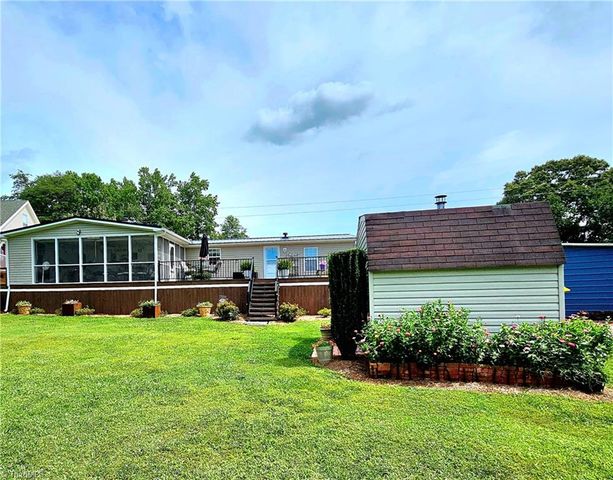734 Pinehaven Drive, New London, NC 28127