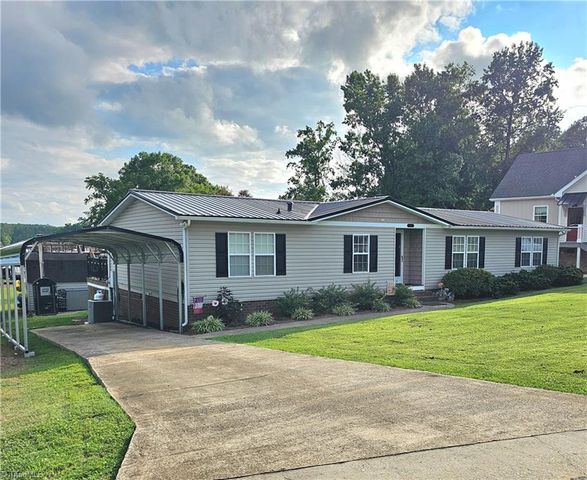 734 Pinehaven Drive, New London, NC 28127