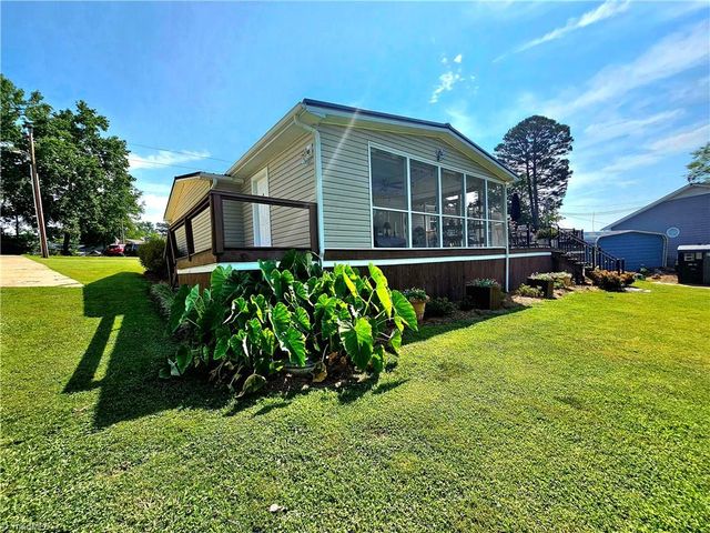 734 Pinehaven Drive, New London, NC 28127
