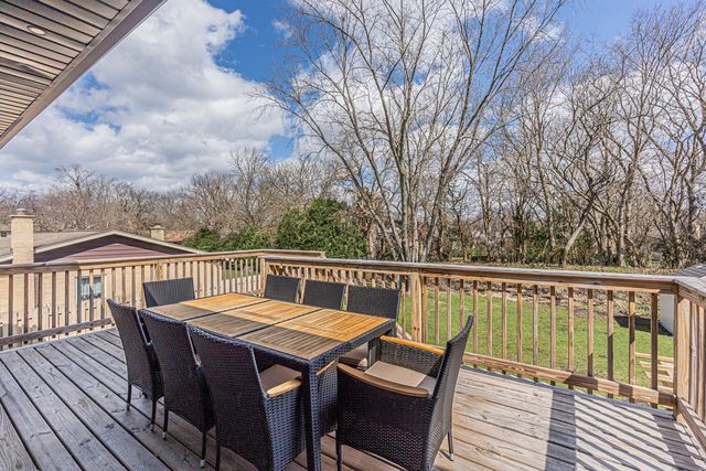 1135 N King Charles Court, Palatine, IL 60067
