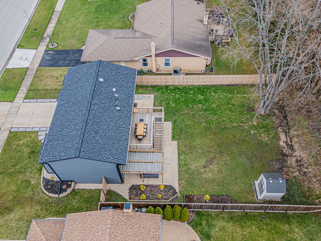 1135 N King Charles Court, Palatine, IL 60067