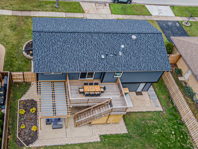 1135 N King Charles Court, Palatine, IL 60067