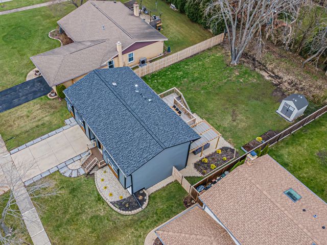 1135 N King Charles Court, Palatine, IL 60067