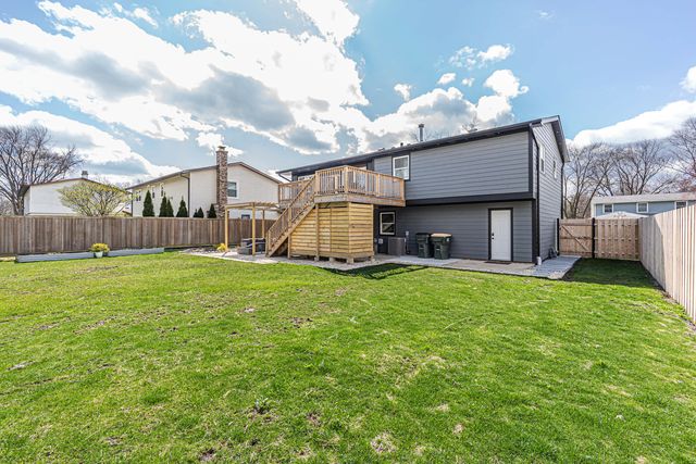 1135 N King Charles Court, Palatine, IL 60067
