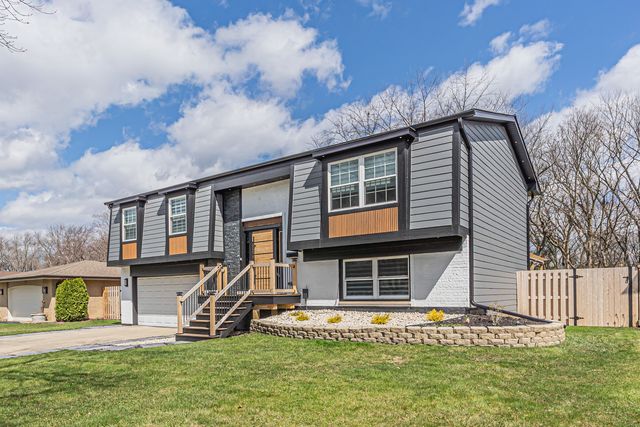 1135 N King Charles Court, Palatine, IL 60067