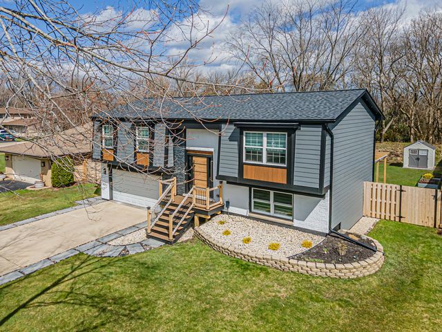 1135 N King Charles Court, Palatine, IL 60067