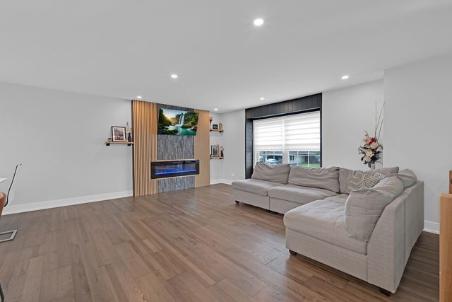 1135 N King Charles Court, Palatine, IL 60067