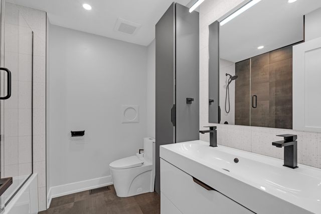 1135 N King Charles Court, Palatine, IL 60067